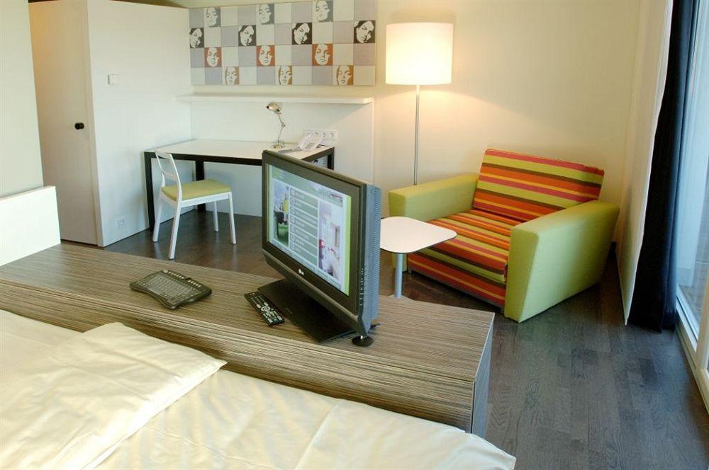 Harry'S Home Hotel & Apartments Graz Room photo